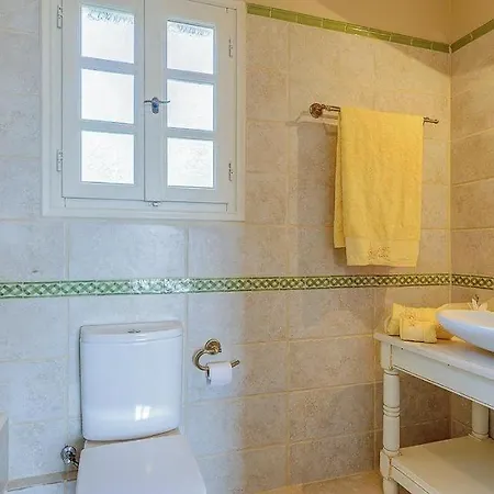 Villa Sleeps 6 Pool Air Con Wifi Antipata