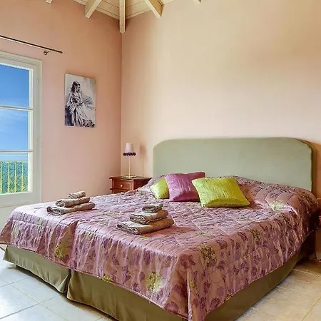 Sleeps 6 Pool Air Con Wifi Antipata